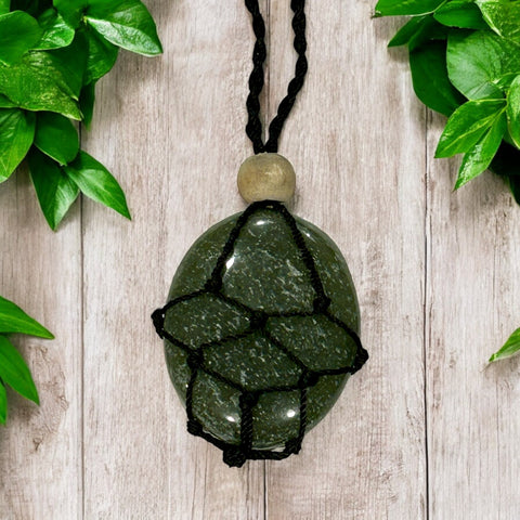 Green Aventurine Macrame Pendant - Adjustable